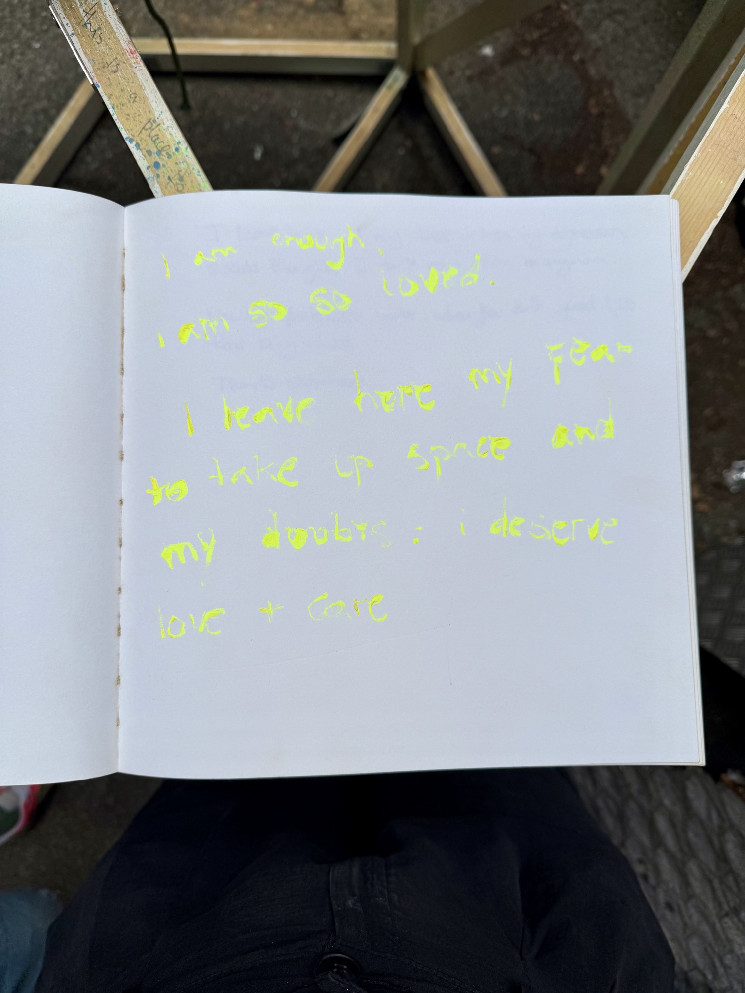 A page from the book with handwritten messages from visitors